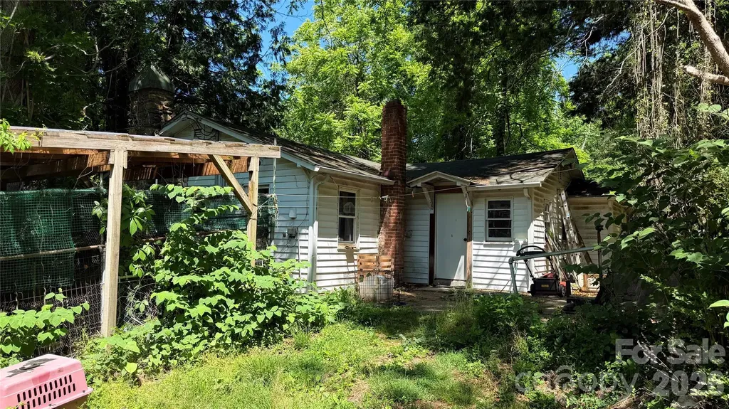 20 Utopia Road Asheville NC 28805