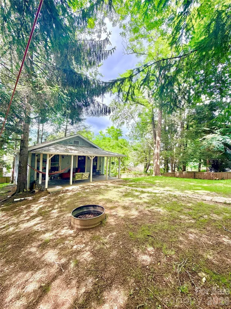 14 Border Street Black Mountain NC 28711