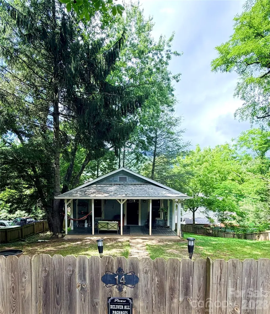14 Border Street Black Mountain NC 28711