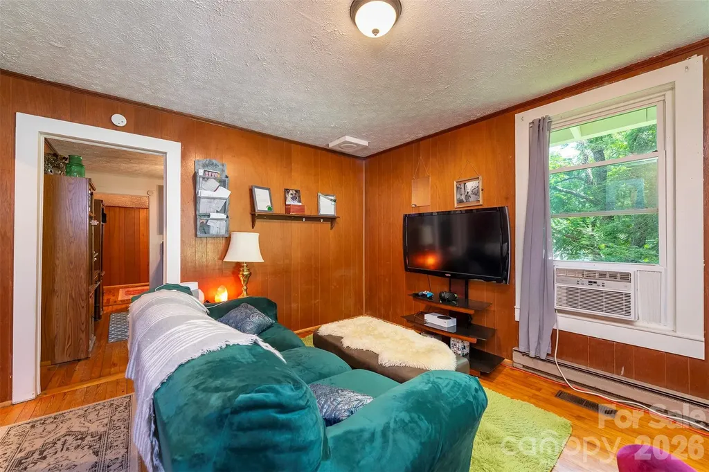 14 Border Street Black Mountain NC 28711