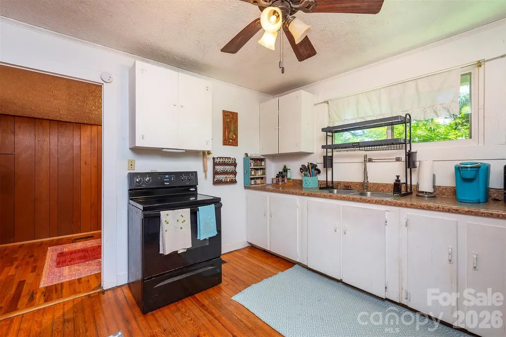 14 Border Street Black Mountain NC 28711