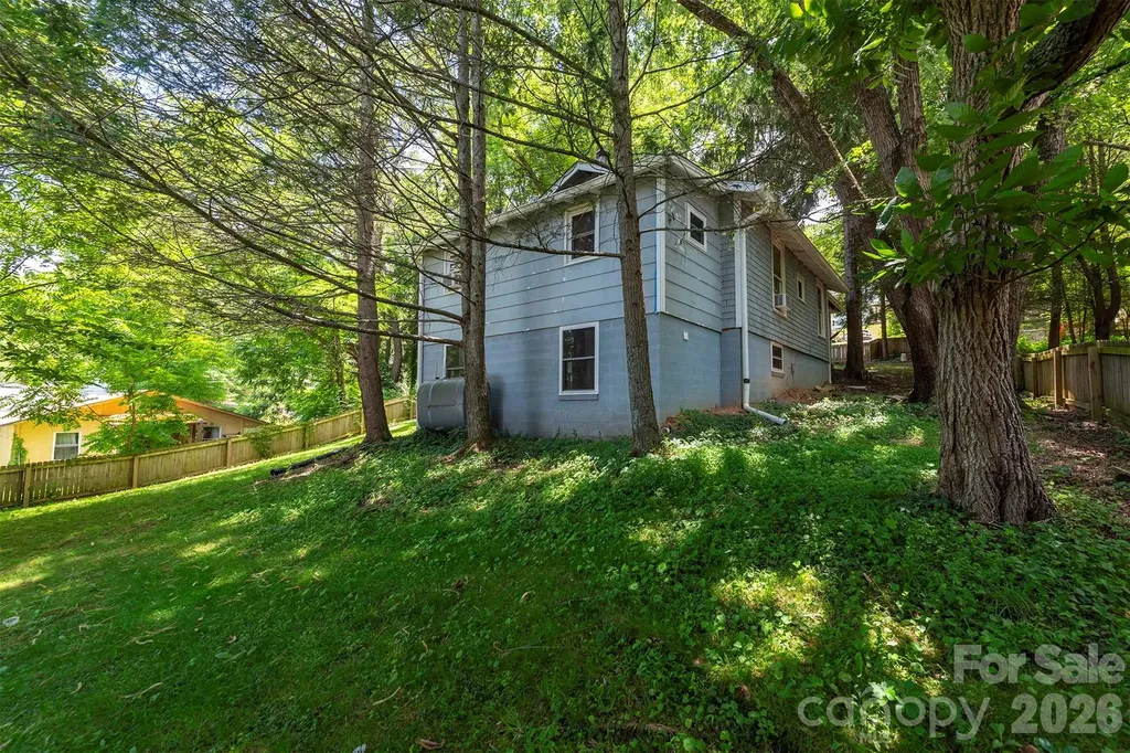 14 Border Street Black Mountain NC 28711