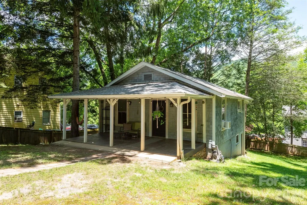 14 Border Street Black Mountain NC 28711