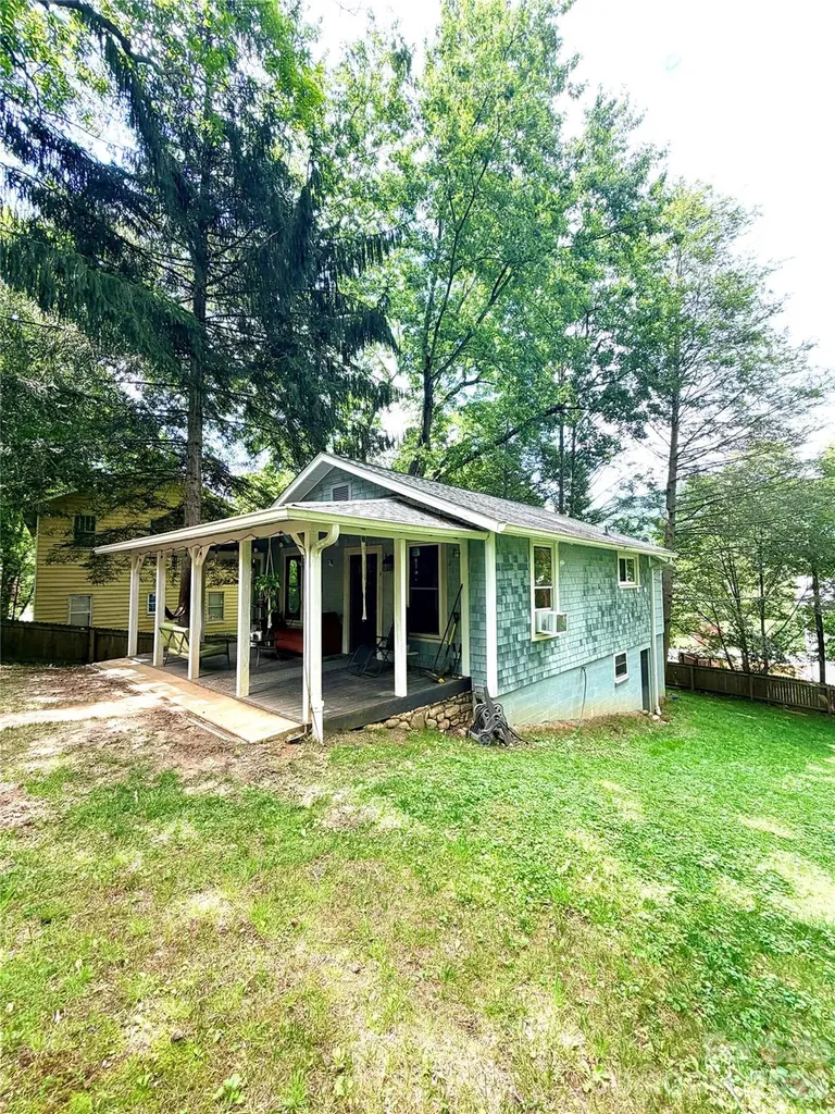 14 Border Street Black Mountain NC 28711