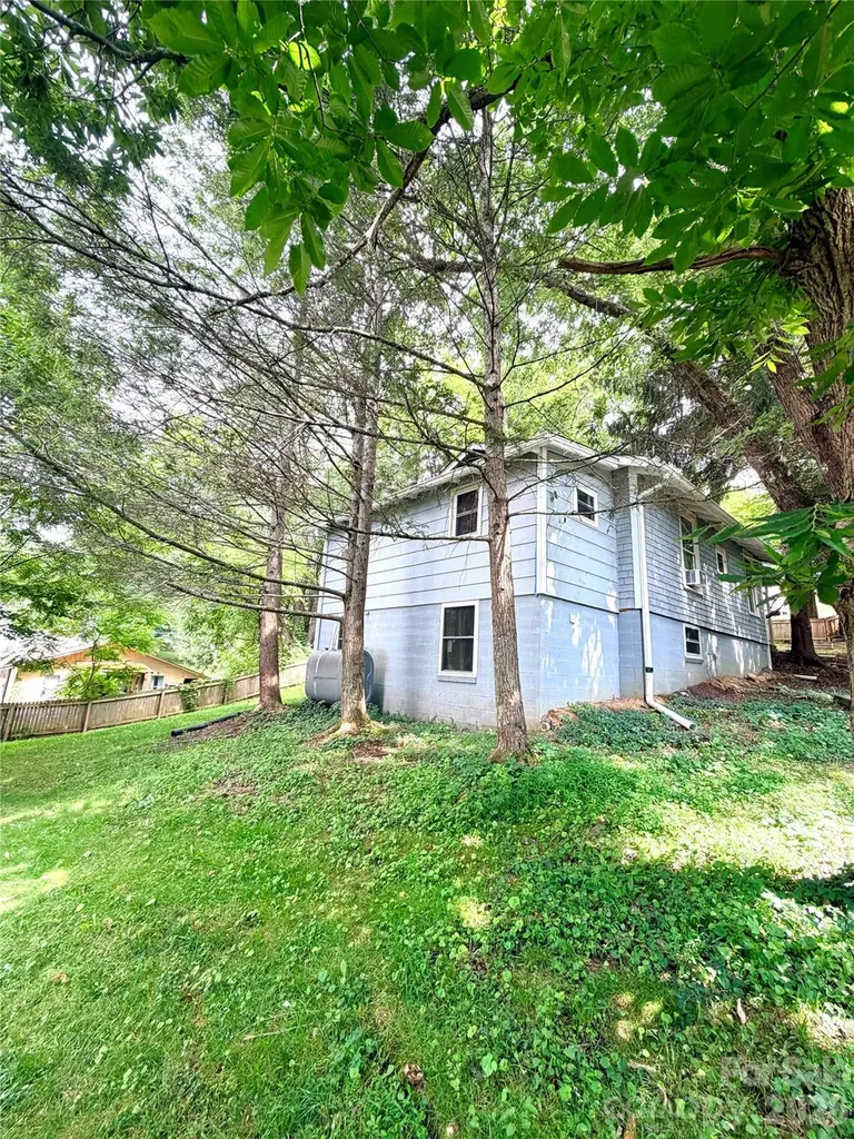 14 Border Street Black Mountain NC 28711
