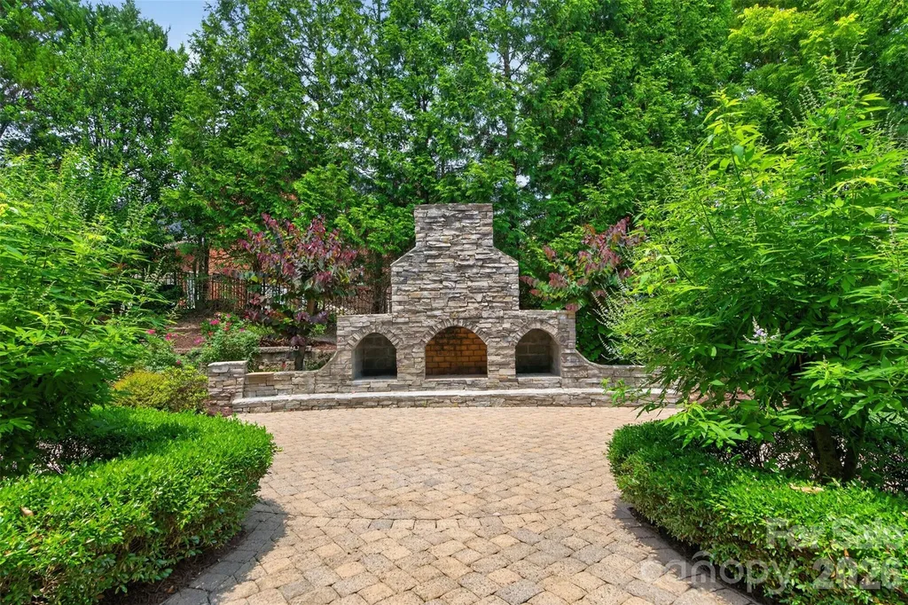 2132 Foxcroft Woods Lane Charlotte NC 28211