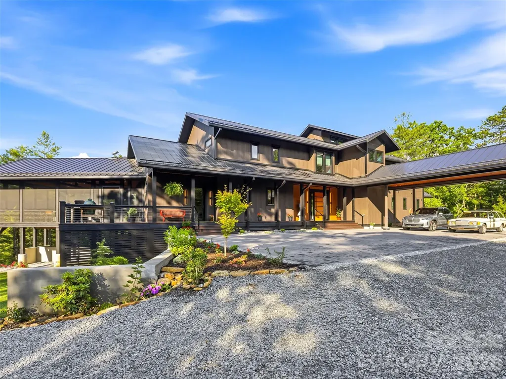 1367 Stones Lake Road Cedar Mountain NC 28718