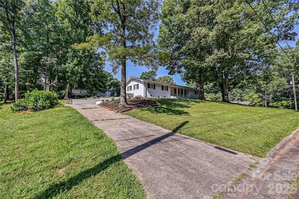 803 E 24th Street Newton NC 28658