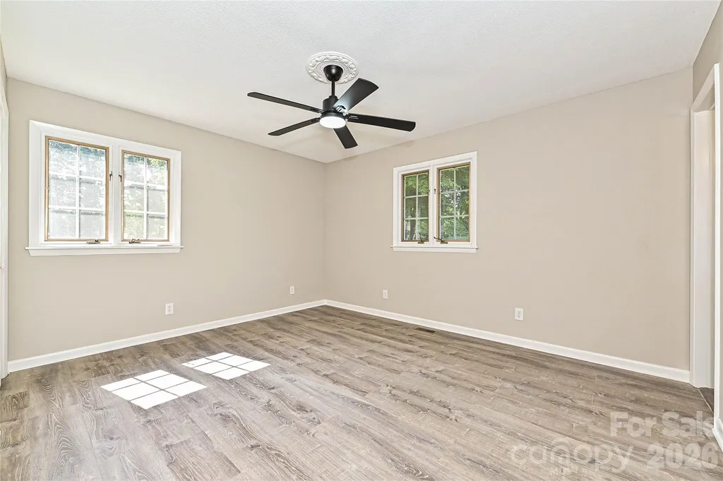 803 E 24th Street Newton NC 28658