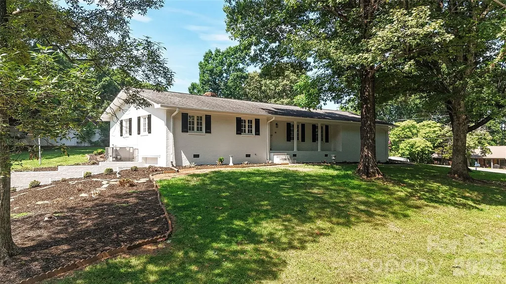 803 E 24th Street Newton NC 28658