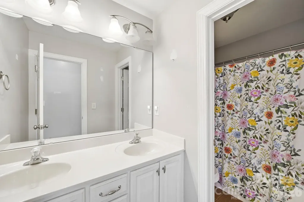 8505 Delamere Lane Charlotte NC 28269