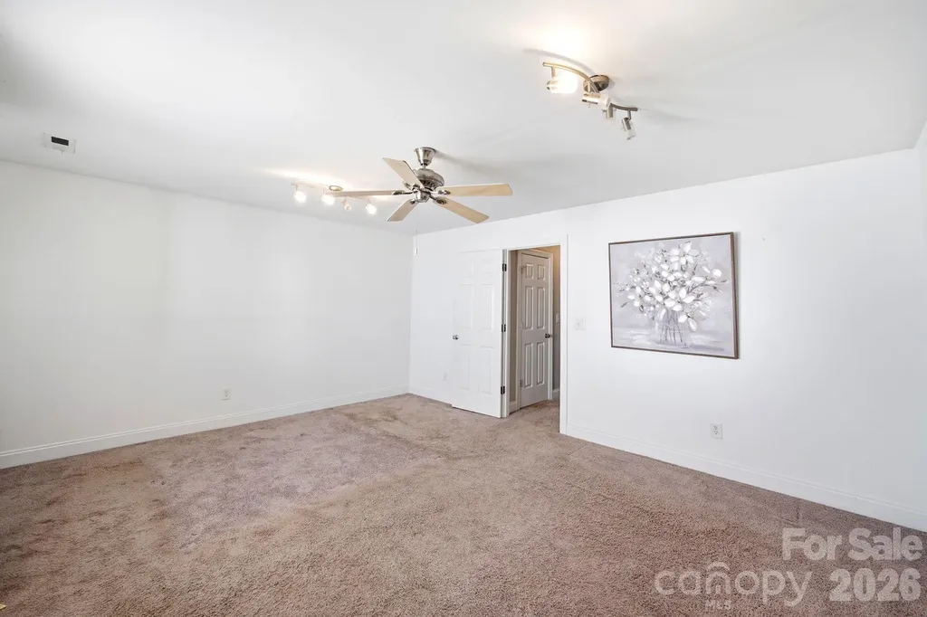 8505 Delamere Lane Charlotte NC 28269