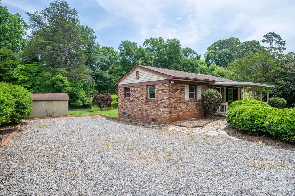 626 Dallas Spencer Mtn Road Dallas NC 28034