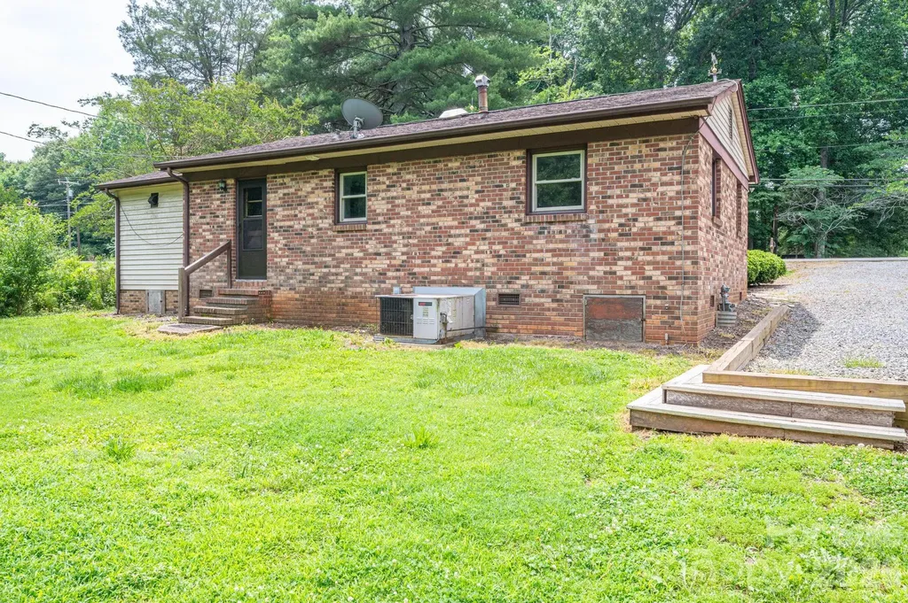 626 Dallas Spencer Mtn Road Dallas NC 28034