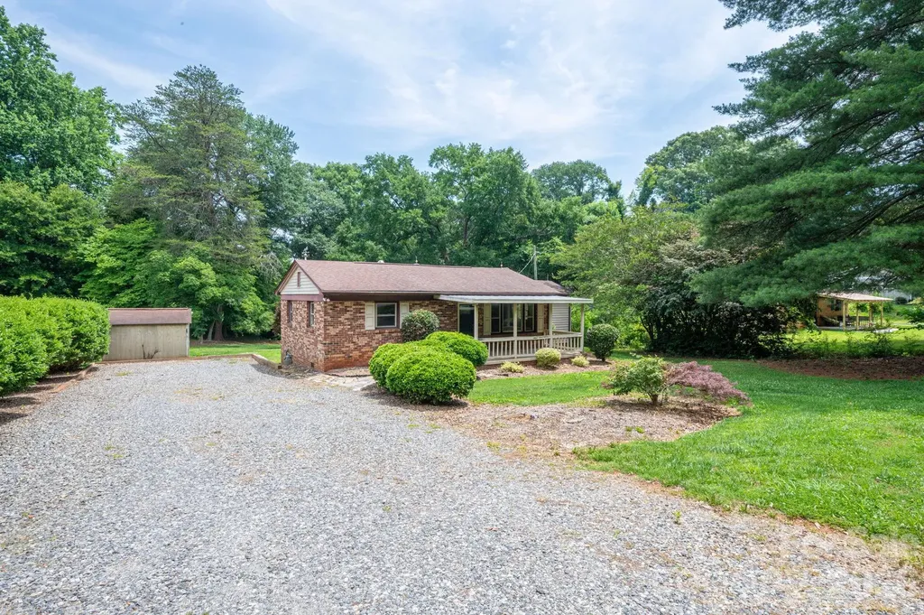 626 Dallas Spencer Mtn Road Dallas NC 28034