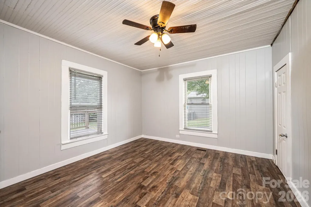 1460 17th Street NE Hickory NC 28601