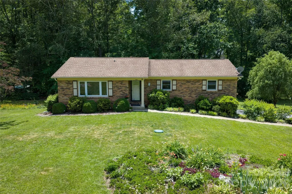 1541 Glenheath Drive Hendersonville NC 28791