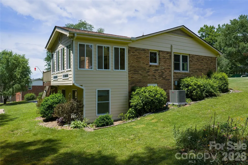 1541 Glenheath Drive Hendersonville NC 28791