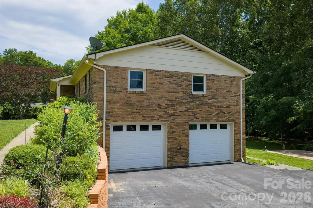 1541 Glenheath Drive Hendersonville NC 28791