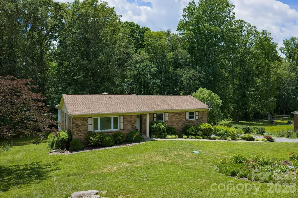 1541 Glenheath Drive Hendersonville NC 28791