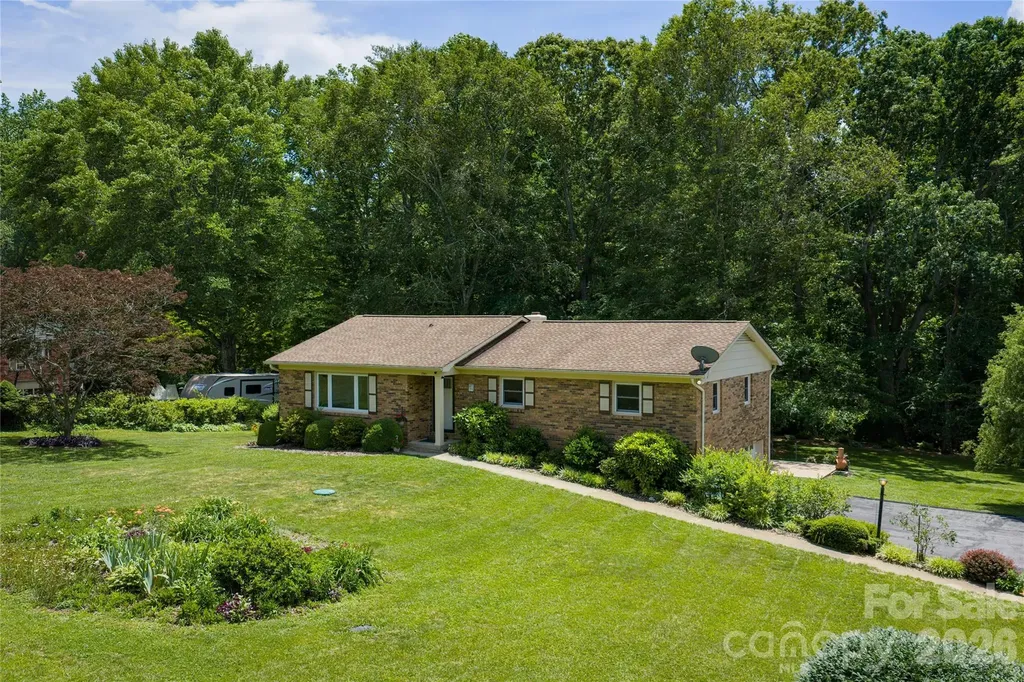 1541 Glenheath Drive Hendersonville NC 28791