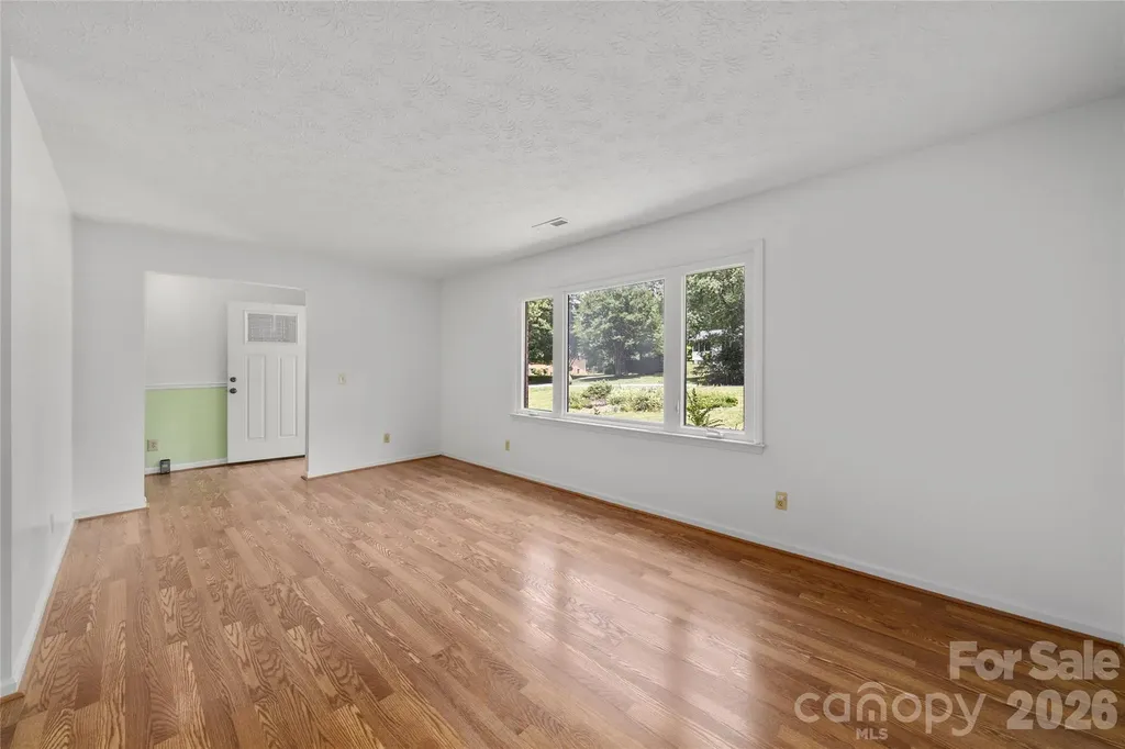 1541 Glenheath Drive Hendersonville NC 28791