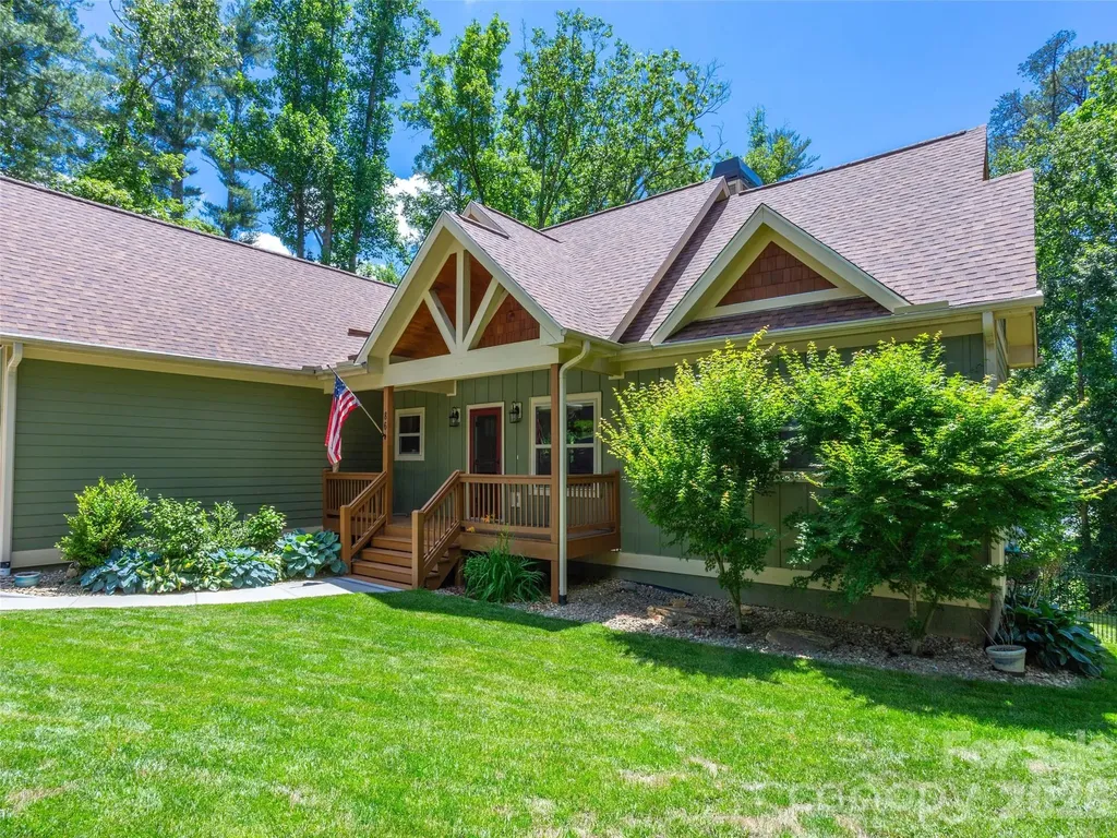 86 Crossings Circle Fairview NC 28730
