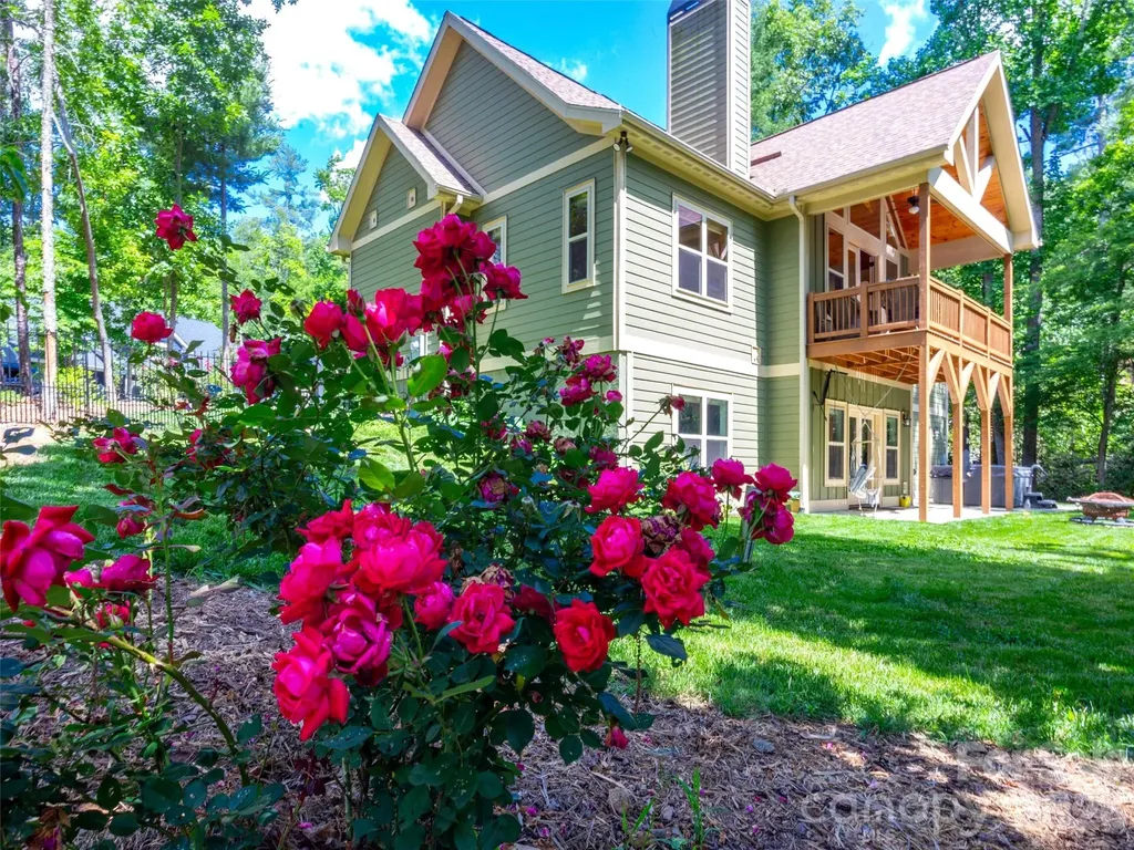 86 Crossings Circle Fairview NC 28730