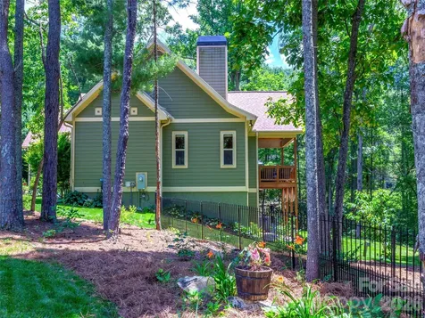 86 Crossings Circle Fairview NC 28730