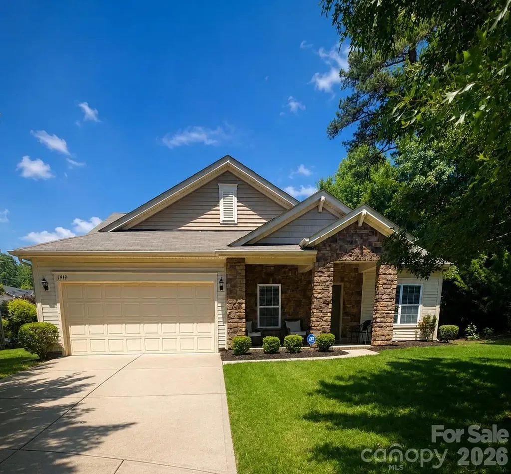 1919 Corriente Court Charlotte NC 28213