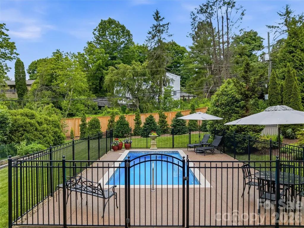 76 Edgelawn Road Asheville NC 28804