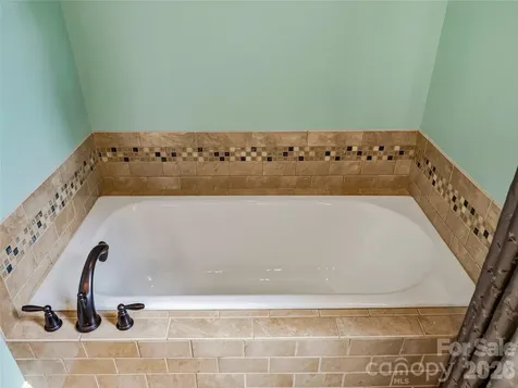 76 Edgelawn Road Asheville NC 28804