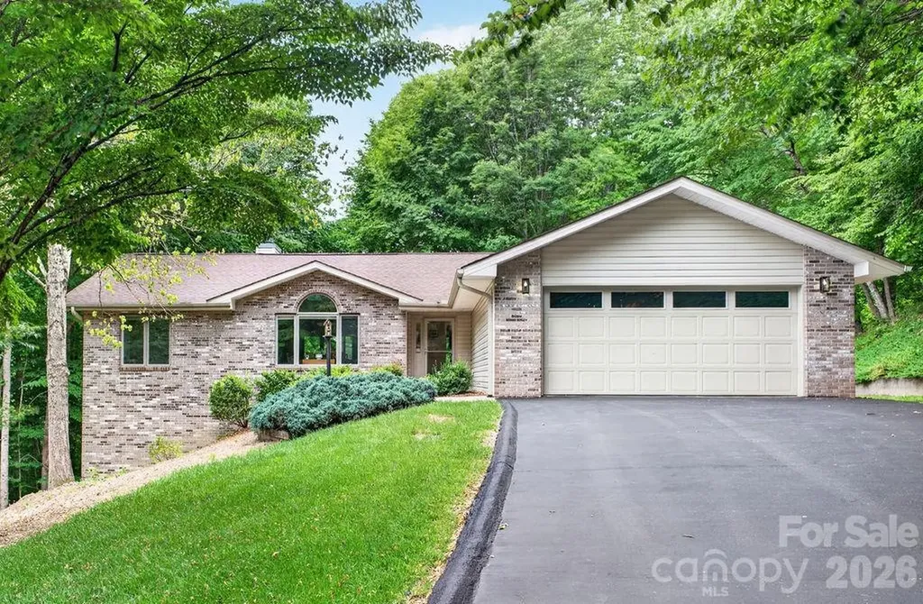 1820 Riverview Court Hendersonville NC 28739