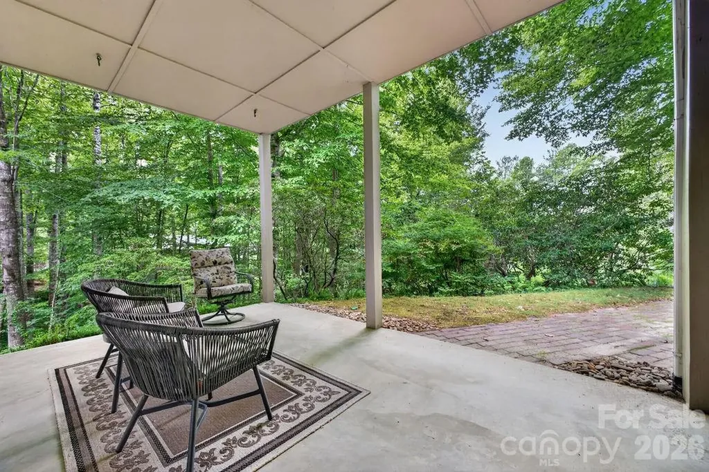 1820 Riverview Court Hendersonville NC 28739