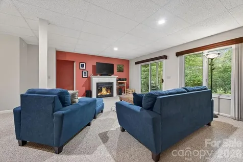 1820 Riverview Court Hendersonville NC 28739