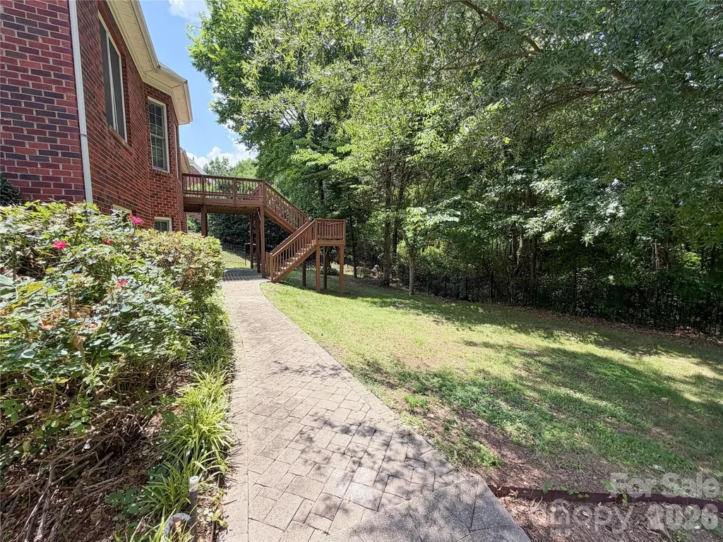 1332 Bershire Lane Charlotte NC 28262