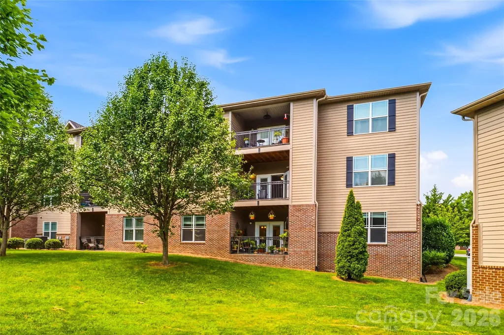142 Brickton Village Circle Fletcher NC 28732
