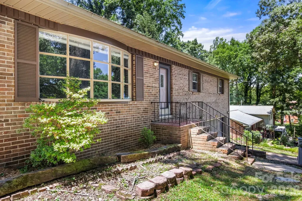 2951 7th Street Drive NE Hickory NC 28601