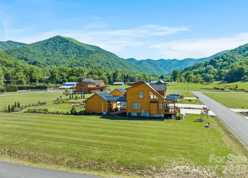 12 Mari Place Maggie Valley NC 28751