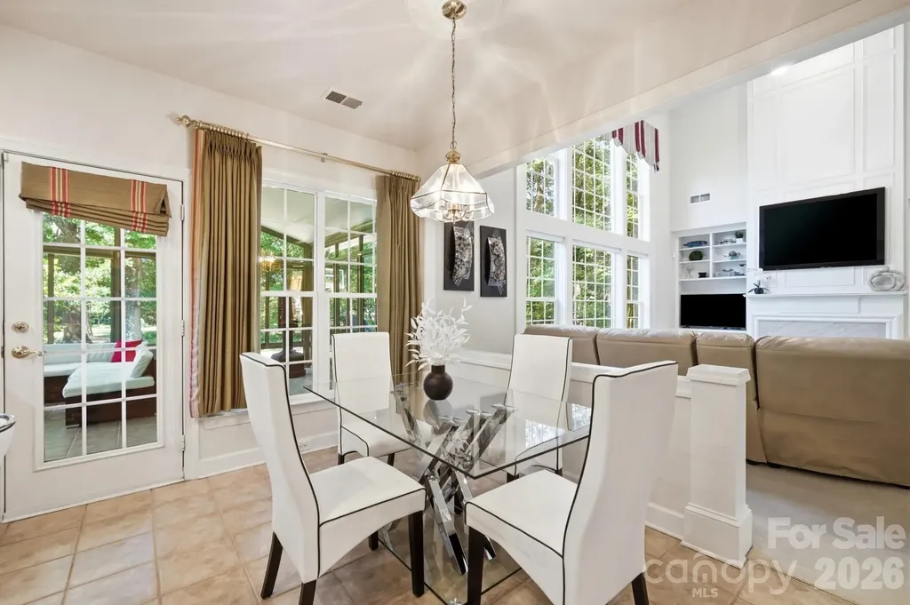 4814 King Arthur Drive Charlotte NC 28277