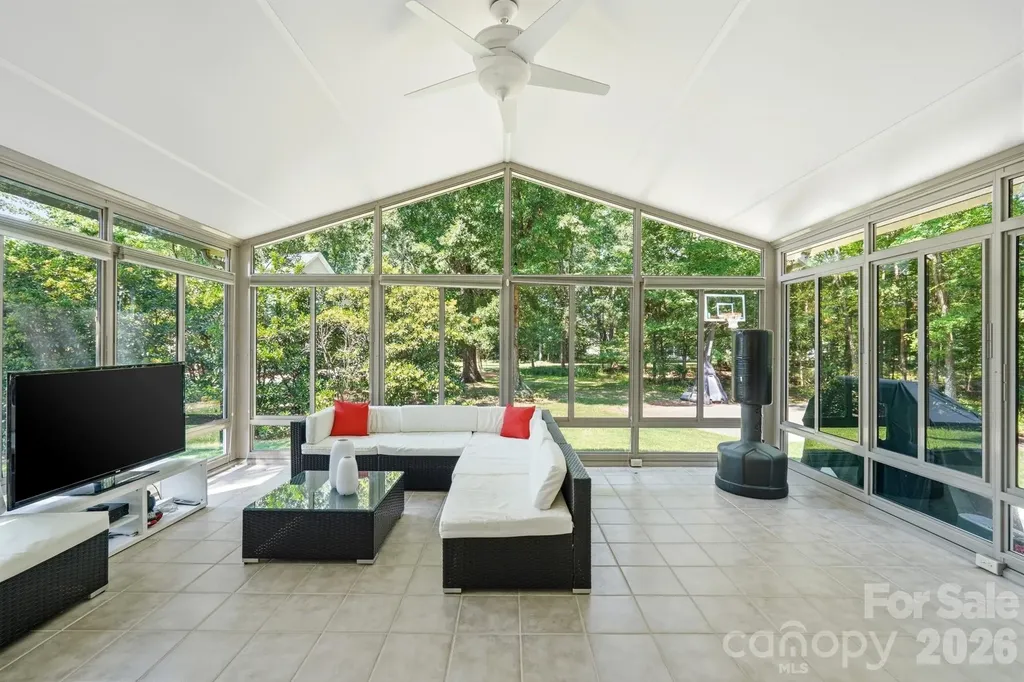 4814 King Arthur Drive Charlotte NC 28277