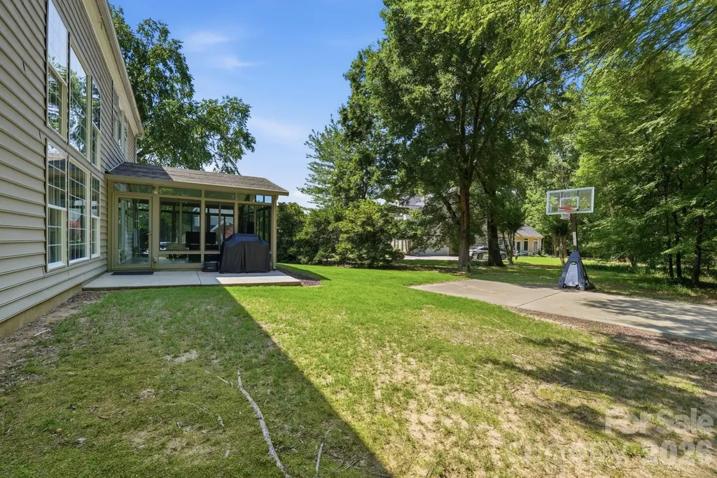 4814 King Arthur Drive Charlotte NC 28277