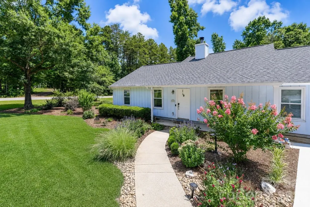 105 Lake Top Lane Statesville NC 28677