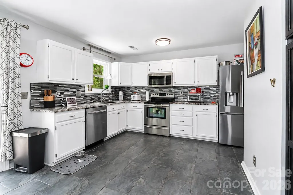 105 Lake Top Lane Statesville NC 28677