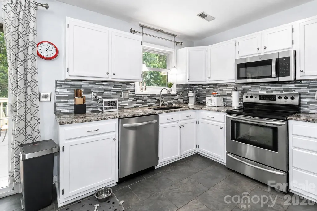105 Lake Top Lane Statesville NC 28677