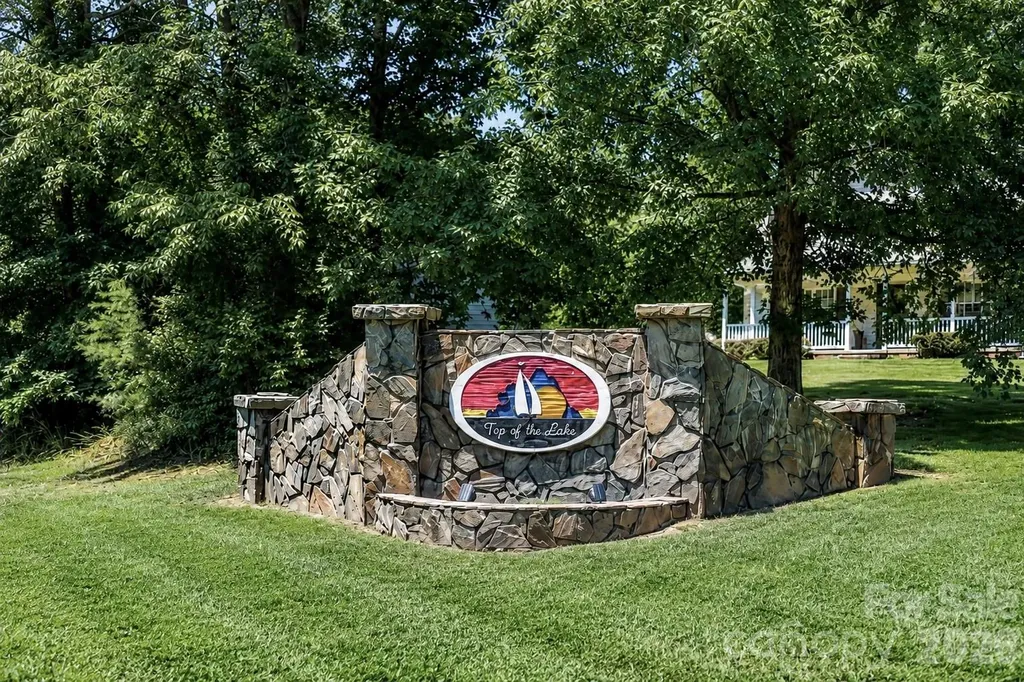 105 Lake Top Lane Statesville NC 28677