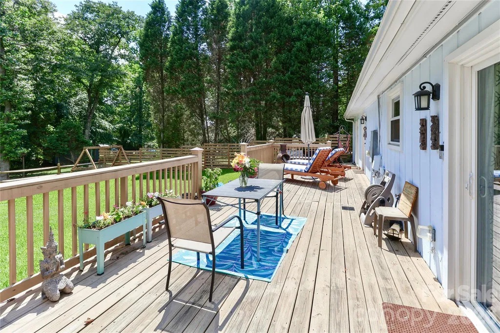 105 Lake Top Lane Statesville NC 28677