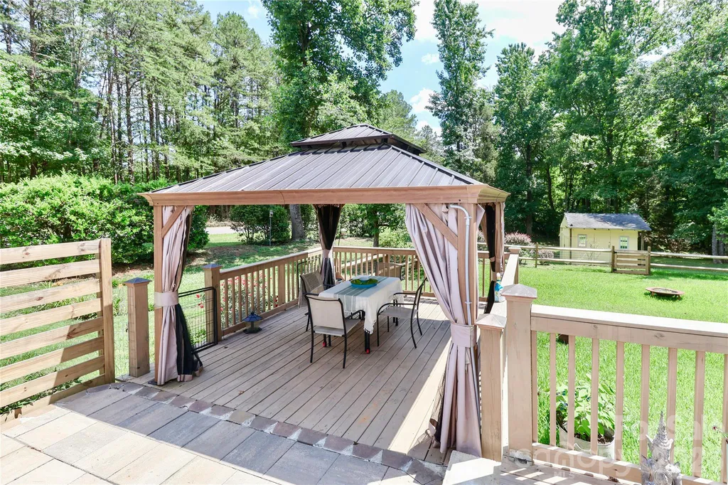 105 Lake Top Lane Statesville NC 28677