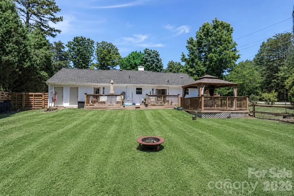 105 Lake Top Lane Statesville NC 28677