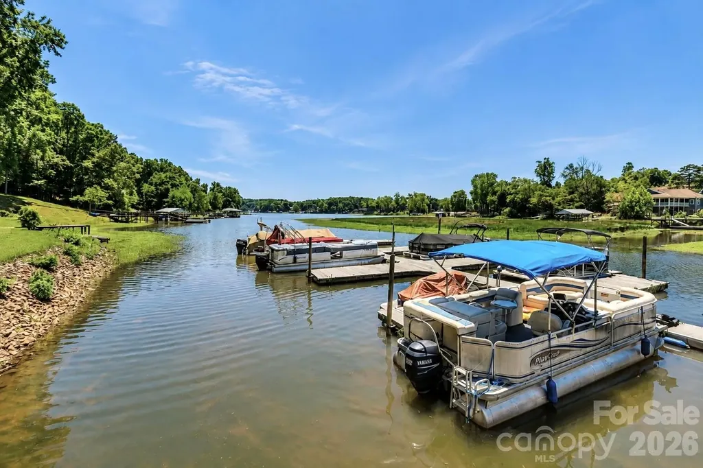 105 Lake Top Lane Statesville NC 28677